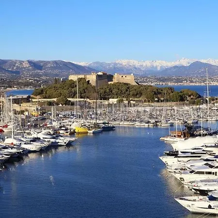 Gorgeous 2 Bedrooms Brand New Sea View Appartement *